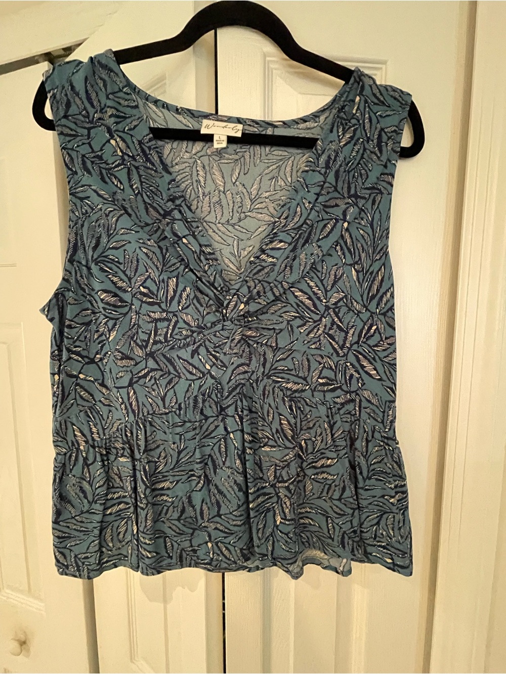Wonderly Blue Leaf-Print V-Neck Tank